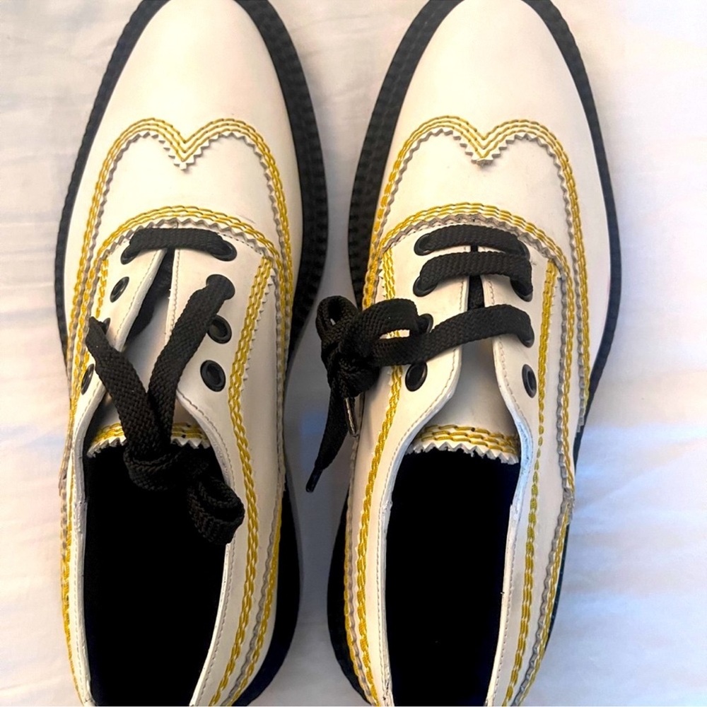 Burberry Stylish leather Cream and Black Women’s Shoes
NWOT - Picture 9 of 14